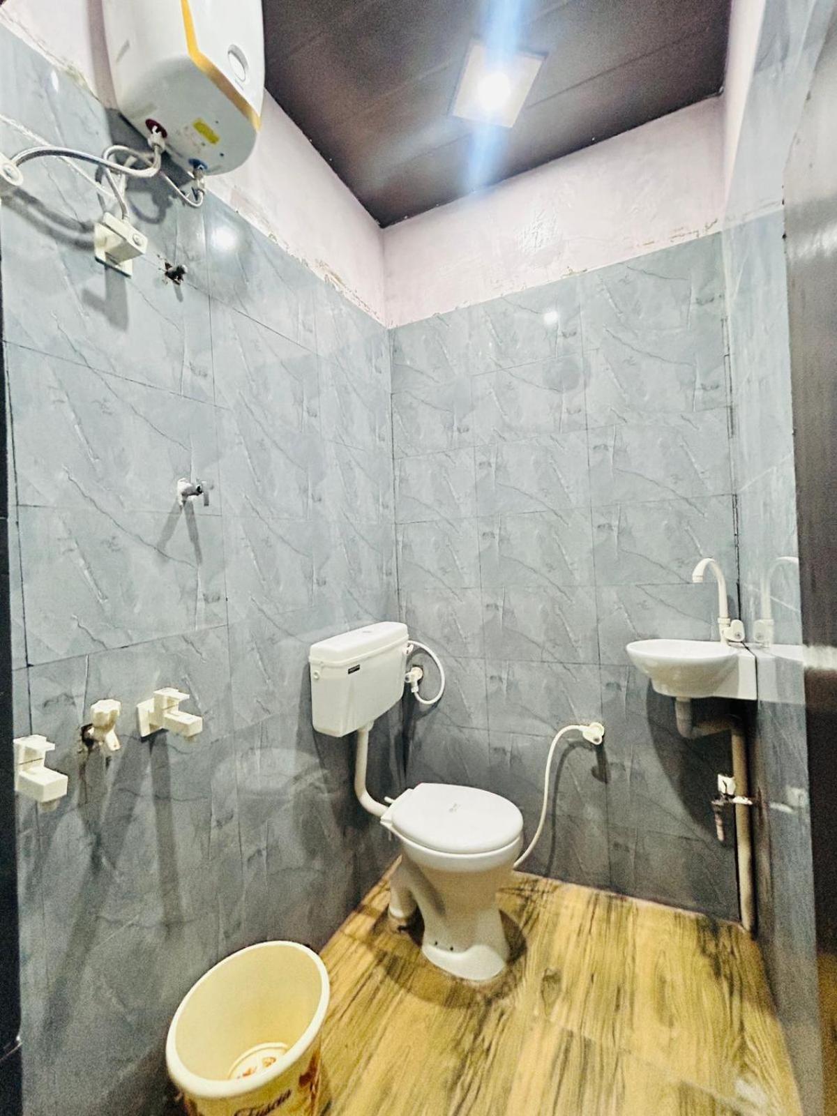 Agrawal Inn Guest House Mathura Extérieur photo