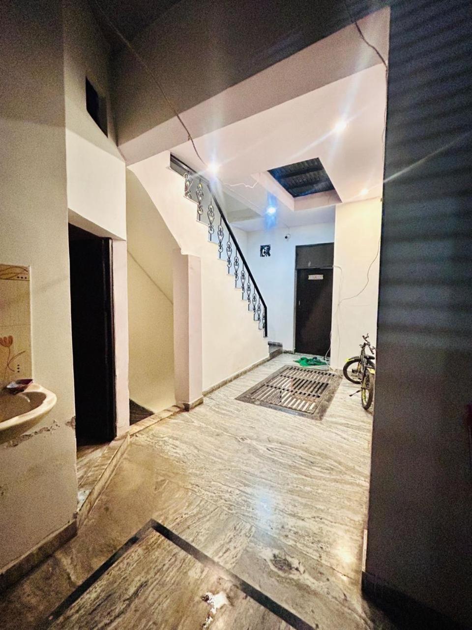 Agrawal Inn Guest House Mathura Extérieur photo