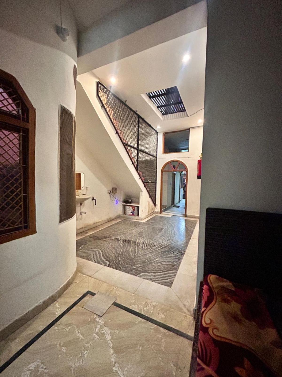 Agrawal Inn Guest House Mathura Extérieur photo